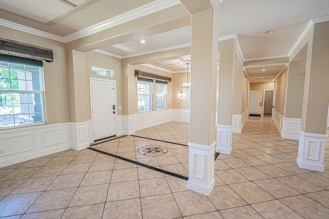 Building Photo - Single Story Pool Home for Rent in Palmdale.