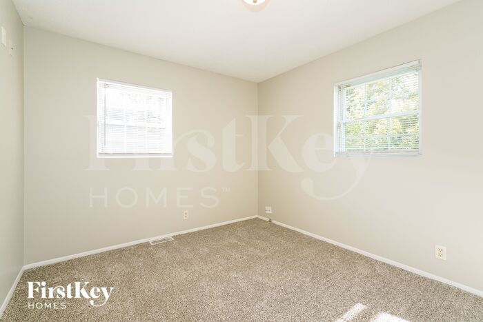 Building Photo - 3560 Bradford Dr