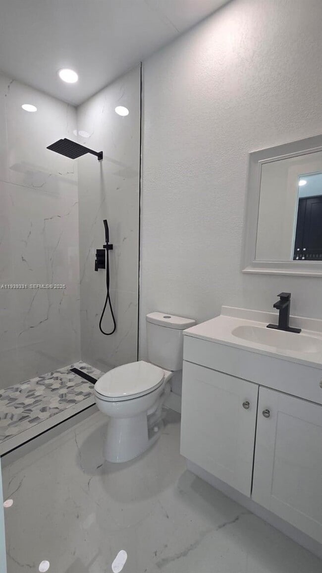 Building Photo - 265 W 53rd Terrace