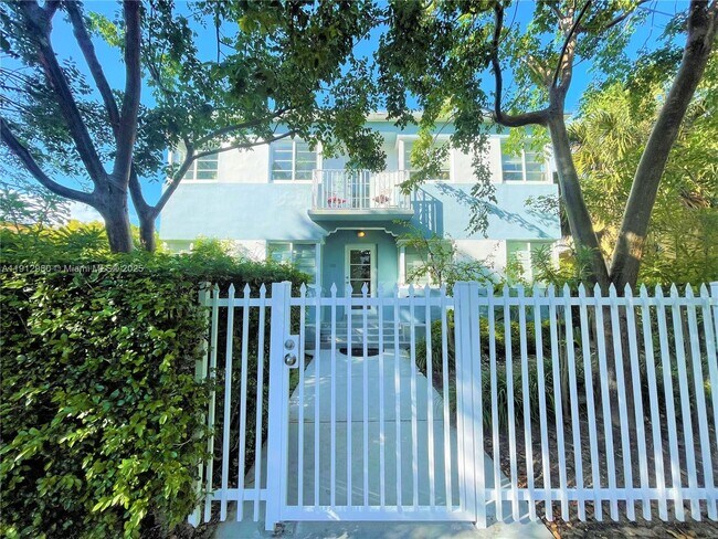 Building Photo - 969 Bay Dr