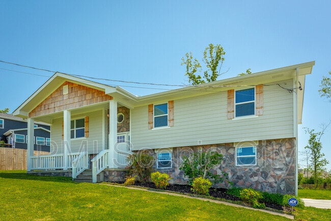 Building Photo - 8128 Fallen Maple Dr