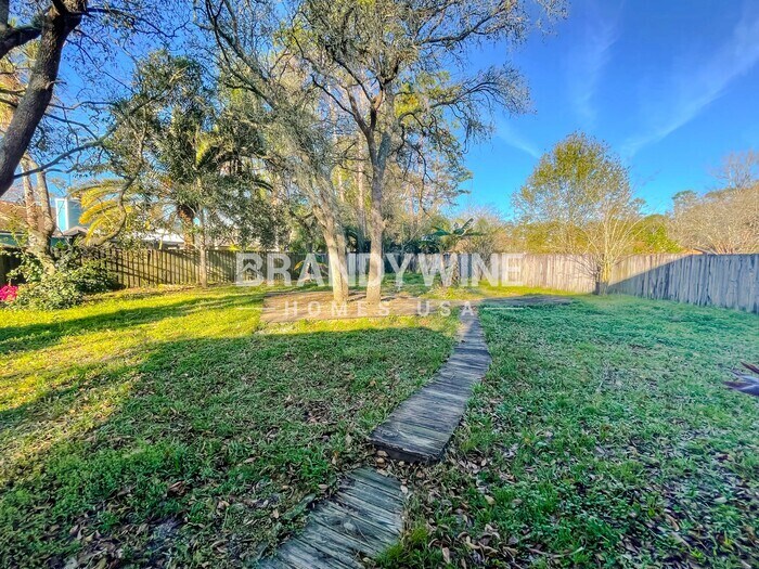 Building Photo - 9970 Timberlake Dr E