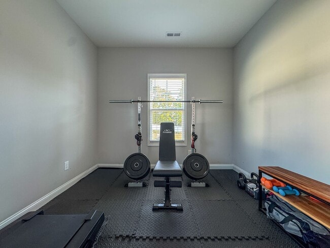 Building Photo - Spacious 4 Bed 3 Bed Home in Pine Forest School District