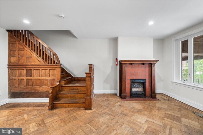Building Photo - 619 S 42nd St