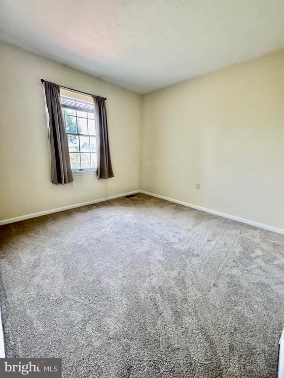 Building Photo - 111 Equestrian Dr
