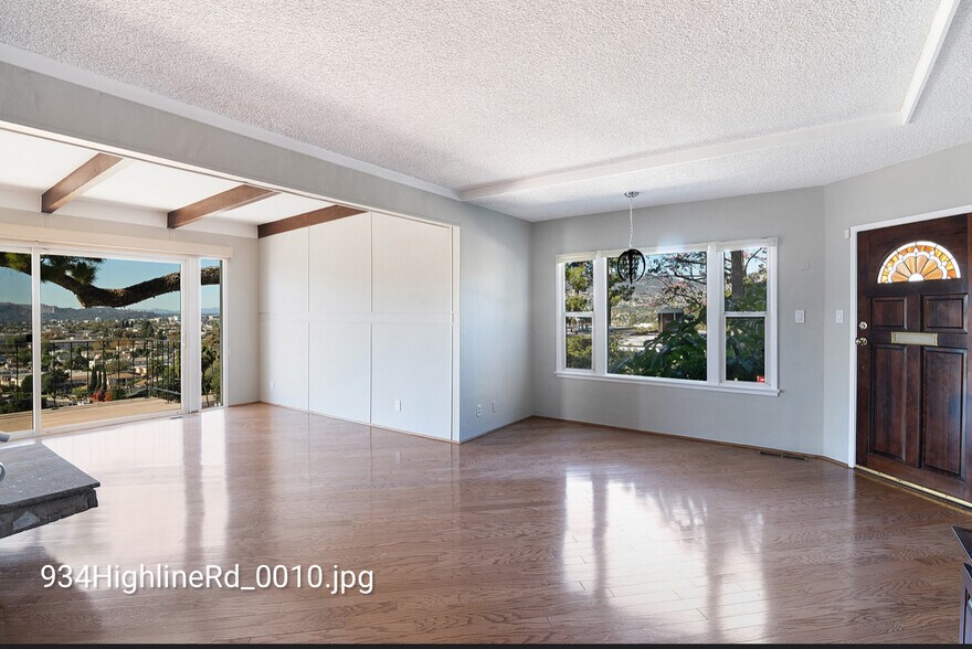 Building Photo - 934 Highline Rd