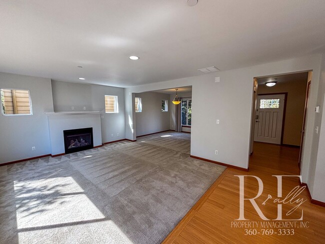 Building Photo - Spacious 3-Bedroom Home in Desirable Manet...