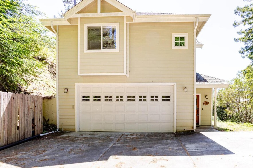 Building Photo - 22095 Lee Dr