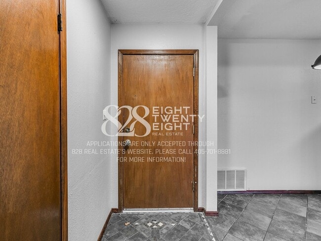 Building Photo - *COMING MAY 2026* Charming 3 Bed/1.5 Bath Single Family Home in West Norman