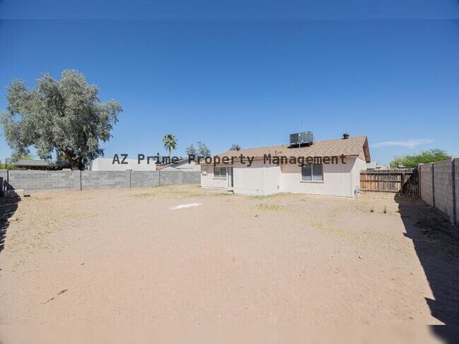 Building Photo - 8821 W Sahuaro Dr