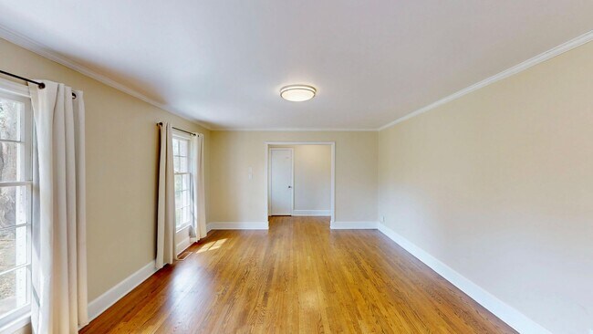 Building Photo - 6821 View Way Dr