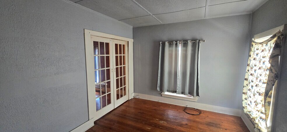 Building Photo - 490 Grand St