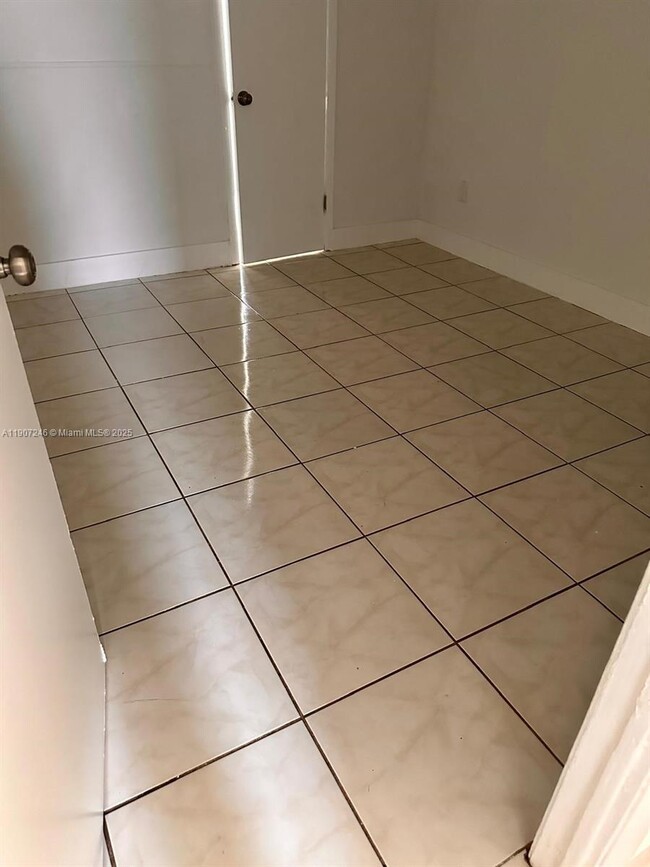 Building Photo - 633 NW 20th St