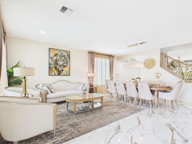 Building Photo - Luxury Awaits with Designer Details