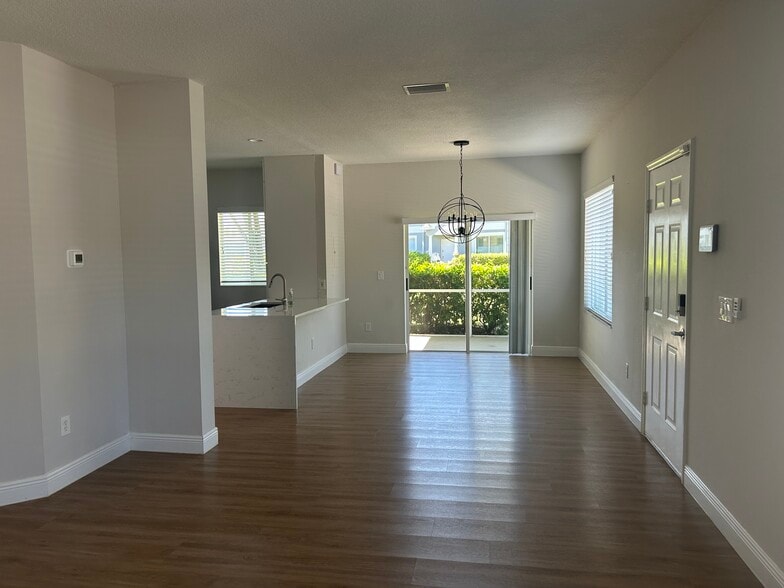Building Photo - 18138 Paradise Point Dr