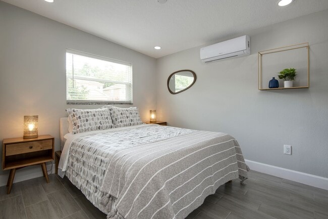 Building Photo - 1158 7th St S