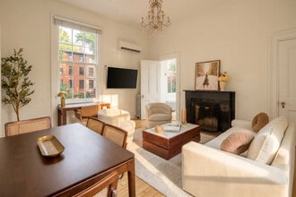 Building Photo - 3 E 9th St