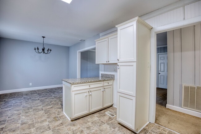 Building Photo - 2423 Shafer St