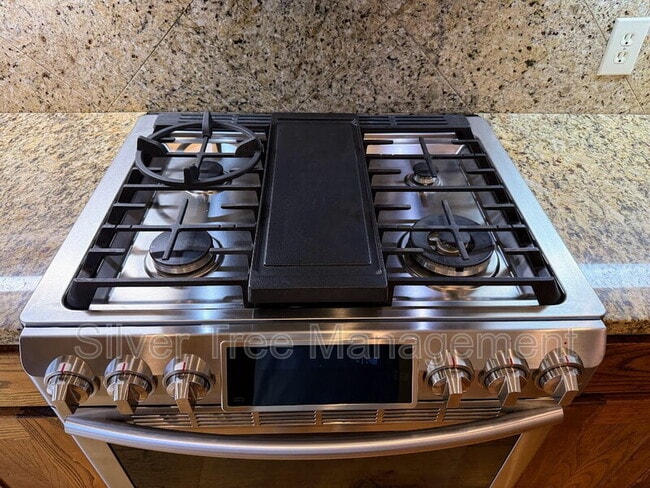 Building Photo - 3204 Wycliff Ave