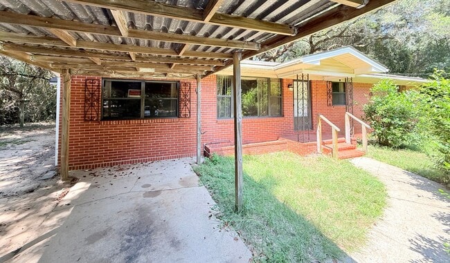 Primary Photo - Charming All Brick Home - Spacious Backyard