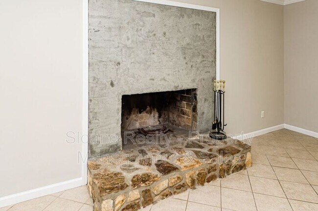 Building Photo - 11 Poets Corner