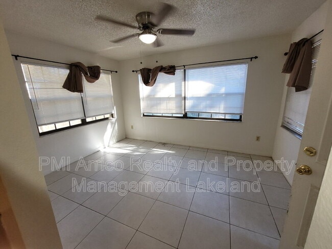 Building Photo - 968 Sunshine Way SW