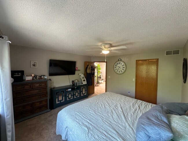 Building Photo - 3639 Vermilion Ct N