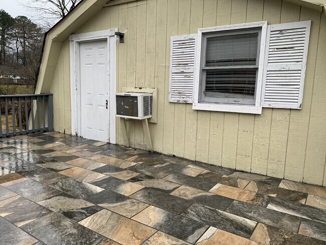 Building Photo - "Cozy 1-Bedroom Retreat in Nashville – Per...