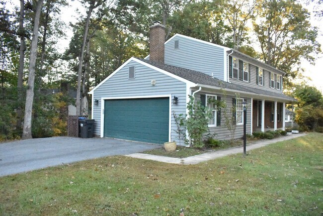 Building Photo - Welcome To Lake Ridge's Finest...