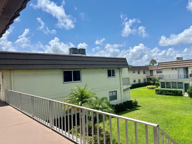 Building Photo - 123 Saxony Trail