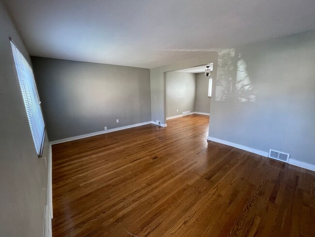 Building Photo - Comfortable 3-Bedroom Home with Private Backyard in Pittsburgh!