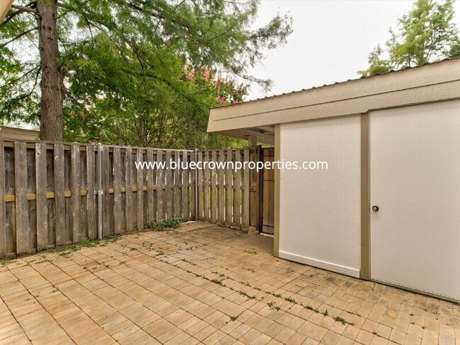 Building Photo - 462 Westview Terrace