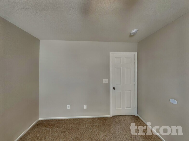 Building Photo - 4928 Blue Bay Ct