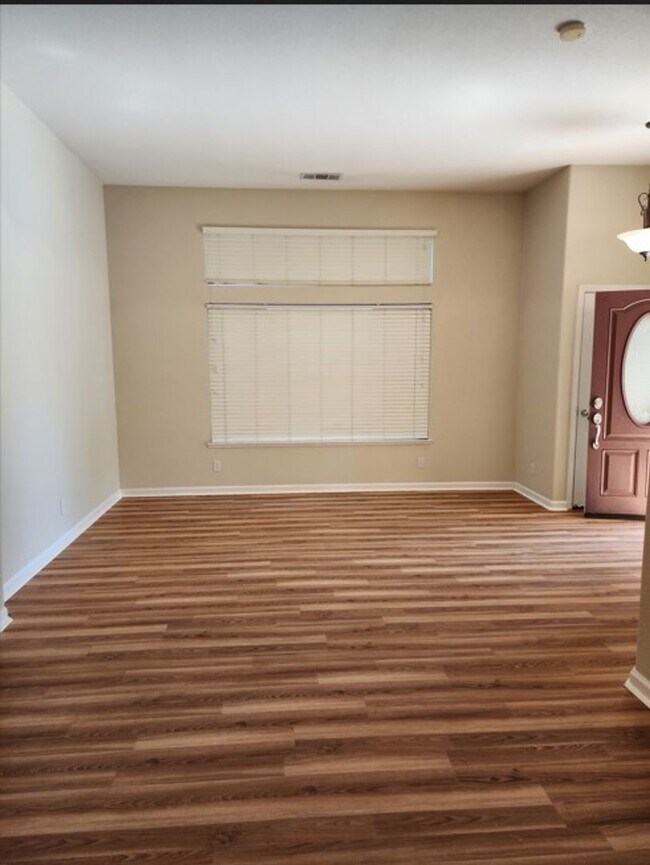 Building Photo - 4 bedroom 2 bathroom home Near Christofferson Pkwy Close to Walnut Elementary, Turlock Jr High Sc...