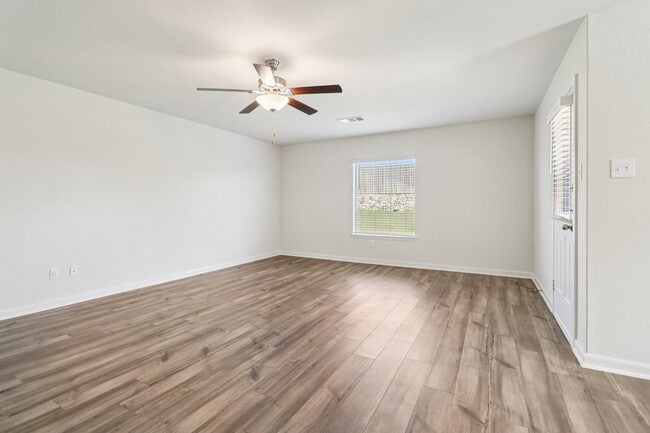 Building Photo - 3909 Crown Ct