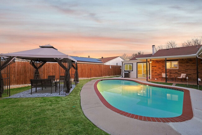 Building Photo - 5632 Terry St