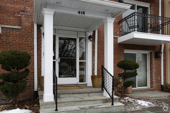 Building Photo - 416 S Veitch St