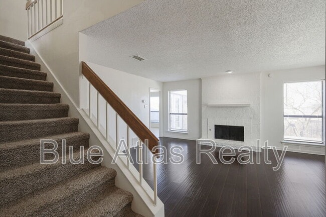 Building Photo - 701 Via Del Mar
