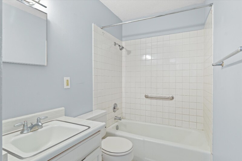 Building Photo - 615 E Colorado Ave