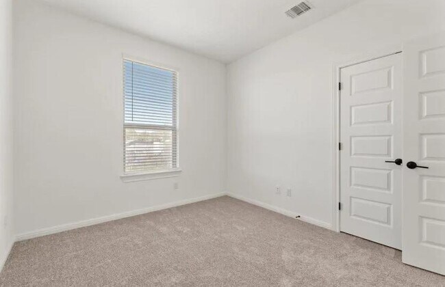 Building Photo - 2725 Woodall Dr