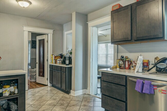 Building Photo - 6415 Cates Ave