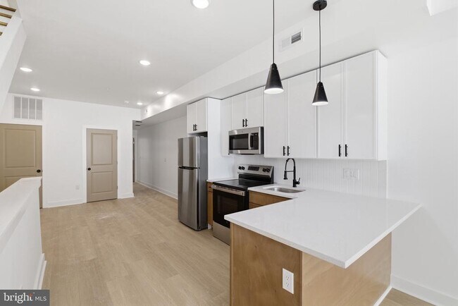 Building Photo - 2310 N Sydenham St