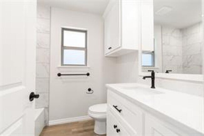 Building Photo - Brand New! 4 bedroom 3 bath home in Edmond...