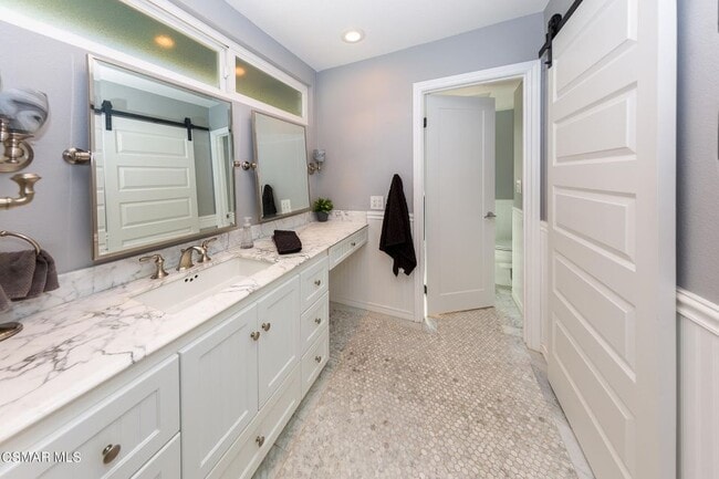 Building Photo - 249 Greenmeadow Dr