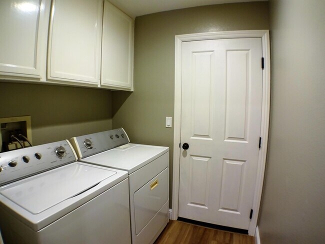 Building Photo - 3008 California Park Dr