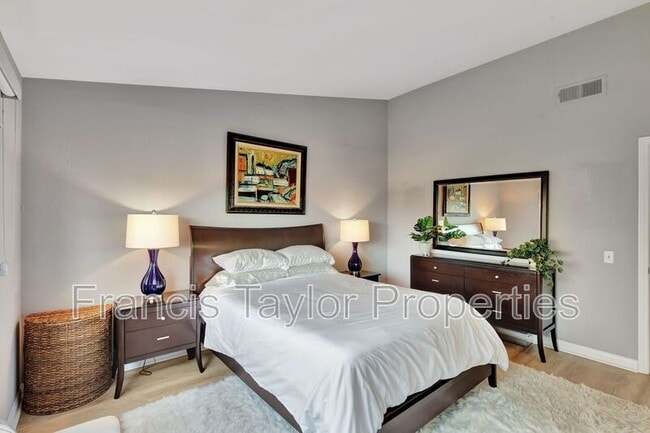 Building Photo - 2882 Andover Ave