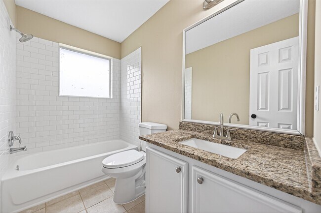 Building Photo - 11655 Lakeview Manor Dr