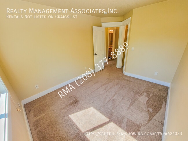 Building Photo - 2114 S Dorothy Ave