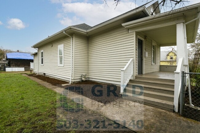 Building Photo - Spacious Craftsman Home - Huge Lot - N Portland!