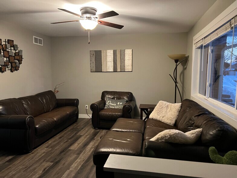 Building Photo - 1004 Sausalito Dr
